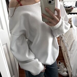 Hoodie out of shoulder